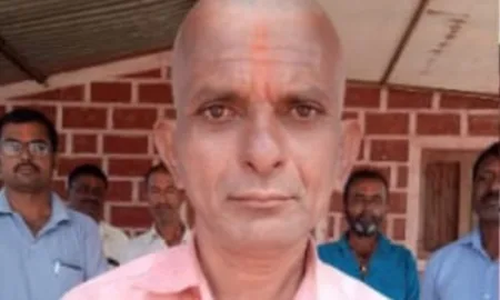 बहिरेवाडीत मराठ्यांना आरक्षण मिळण्यासाठी केलं मुडंन In order to get reservation for the Marathas in Bahirewadi, Mudan did it