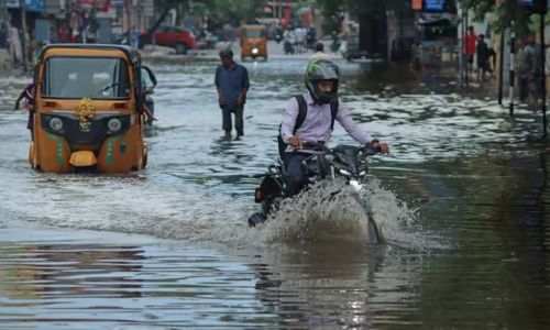 बंगालच्या उपसागरात चक्रीवादळ; चेन्नईत शाळा बंद Schools closed in Chennai; Cyclone in Bay of Bengal
