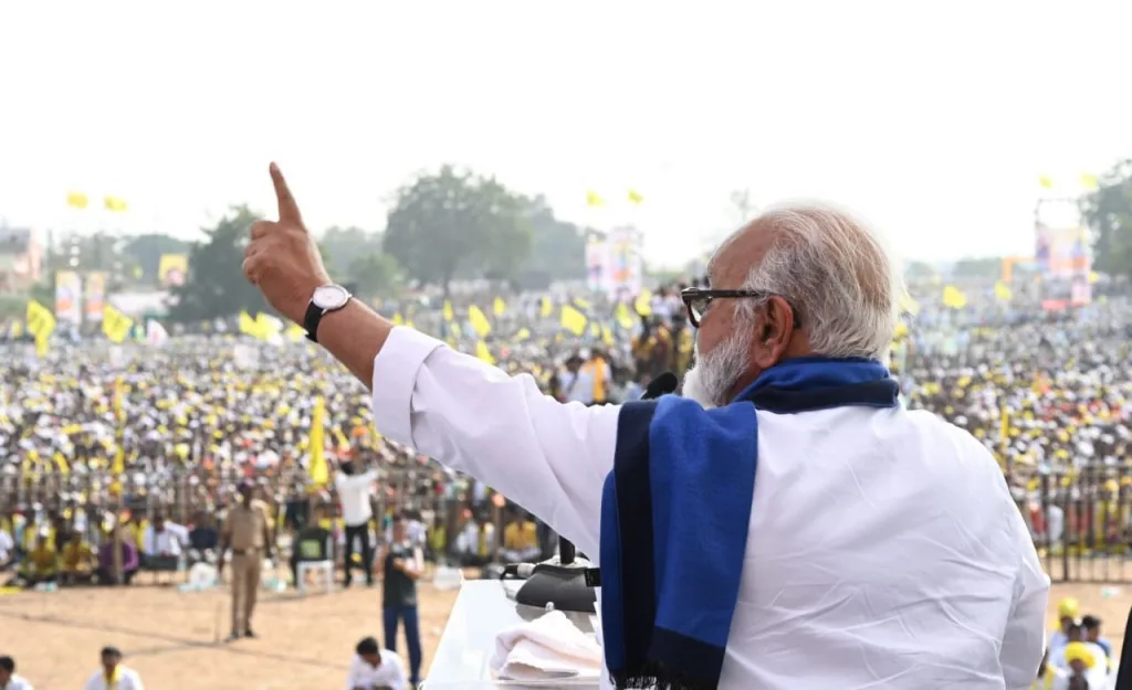 भुजबळ मंत्रीपदाची जबाबदारी विसरले! Bhujbal forgot the responsibility of minister!