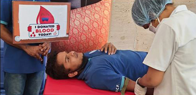 सुट्ट्यांमध्ये रक्त तुटवडा नेहमीचाच Blood shortages are common during the holidays