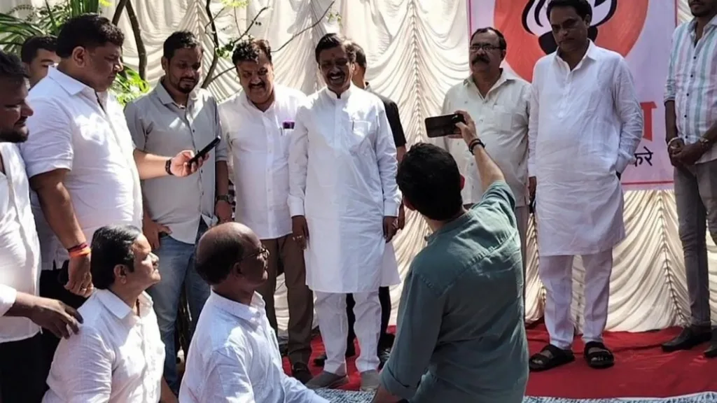 आदित्य ठाकरेंना आवरला नाही सेल्फीचा मोह