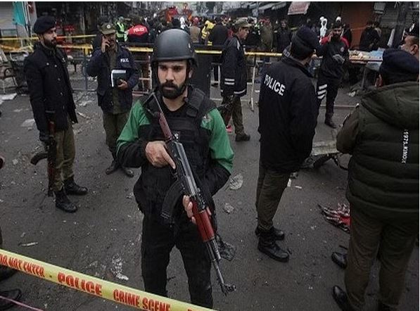 2 policemen killed in attack in Pakistan