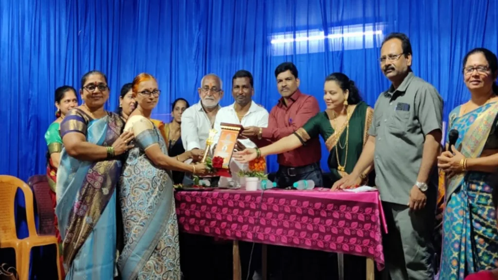 प्रणिती सावंत यांना आदर्श शिक्षिका पुरस्कार प्रदान