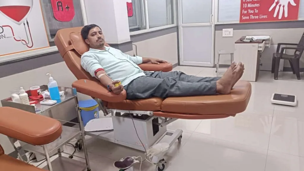 दुर्मिळ गटाचे रक्तदान करीत ओटवणेतील युवकाची तत्परता