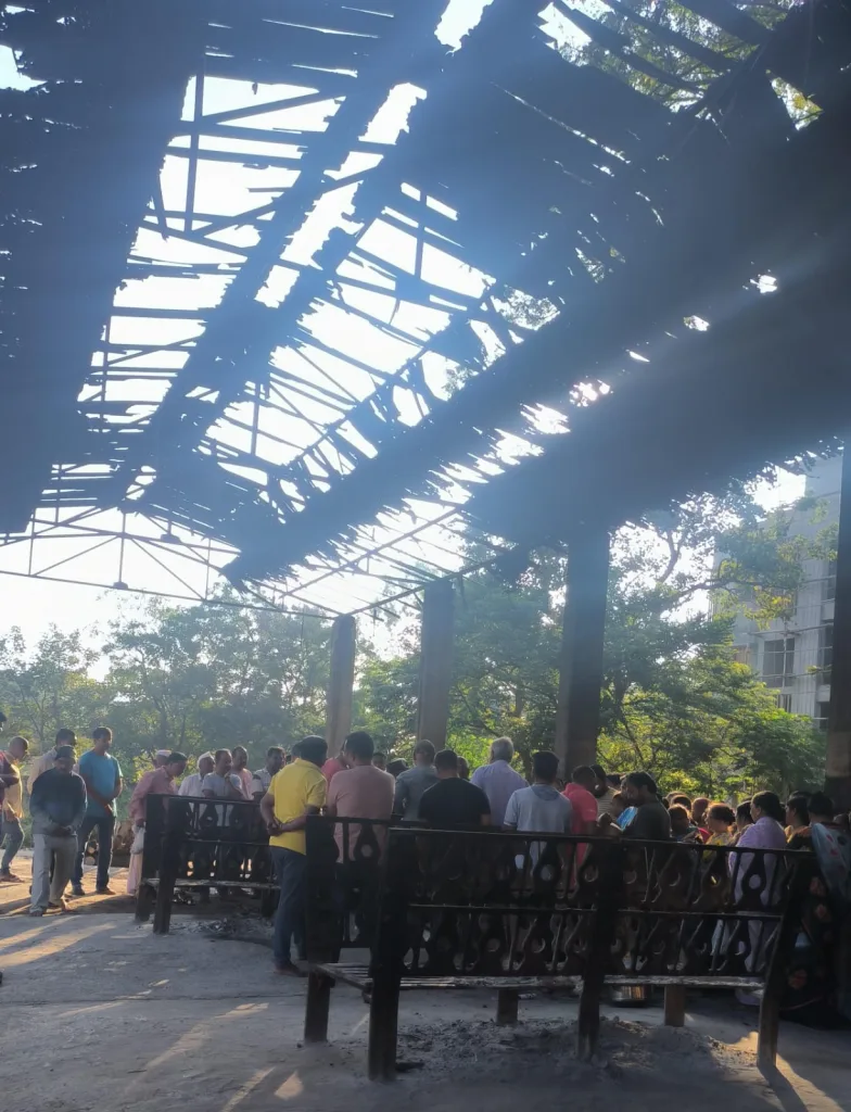 सदाशिवनगर स्मशानभूमीत मनपाचा कर्मचारी थोडक्यात बचावला sadashivnagar.jpg