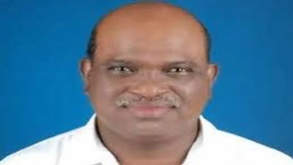 वेंगुर्ला-बेळगाव मार्गावरील खड्डे त्वरीत बुजवा