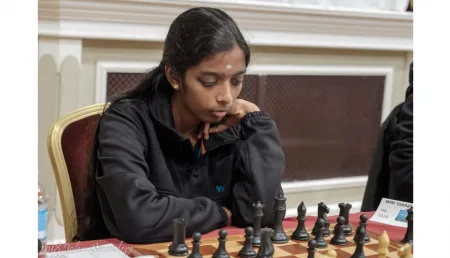 स्टिफेनोव्हला हरवून वैशाली आघाडीवर Vaishali leads by defeating Stephanov