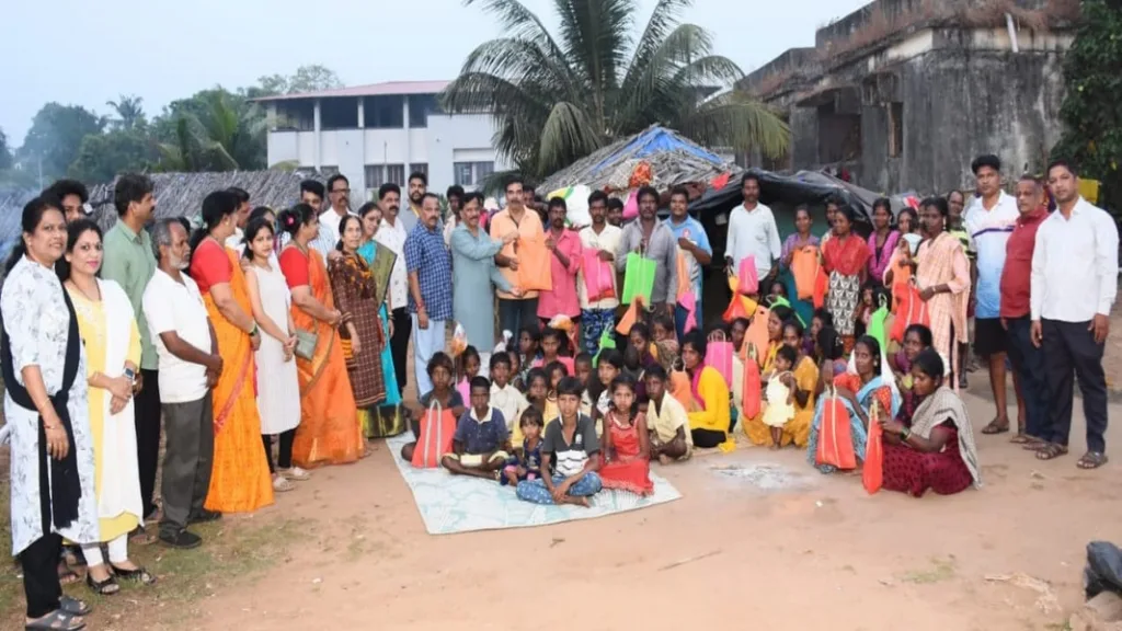 वेंगुर्ले भाजपच्या वतीने कातकरी समाजासोबत ” पालावरची दिवाळी ”