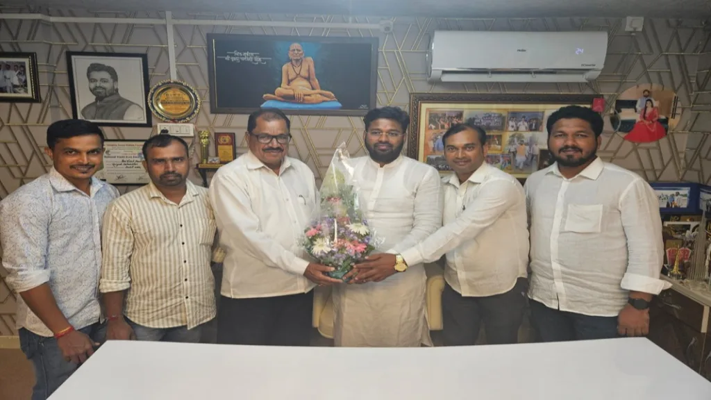 दादा बेळणेकरांचे विशाल परबांनी केले अभिनंदन !