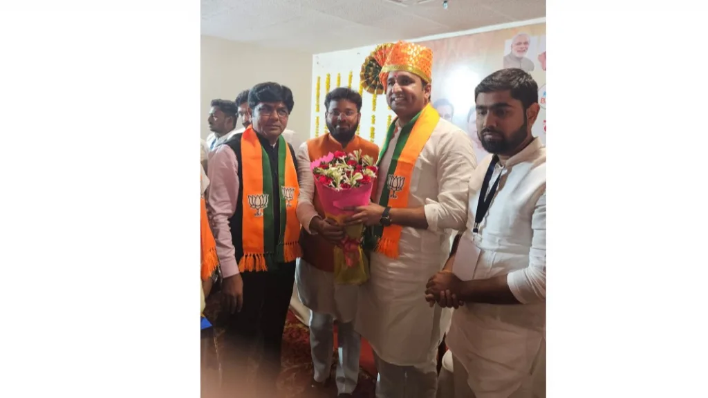 भाजप युवा मोर्चा प्रदेश राष्ट्रीय सरचिटणीस राहुल चहल यांचे विशाल परबांनी केले स्वागत