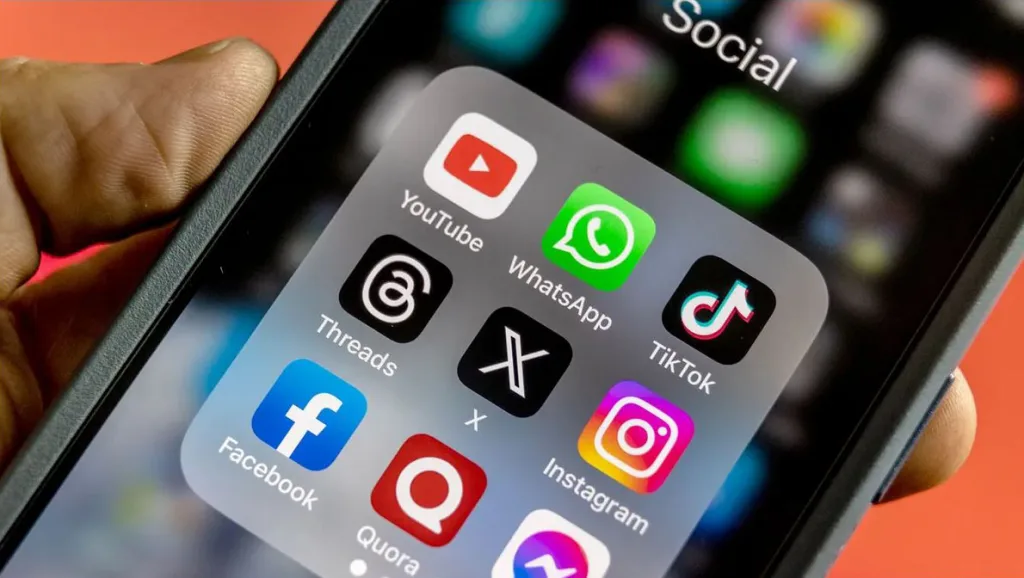 Introducing WhatsApp's Voice Chat feature for chatting