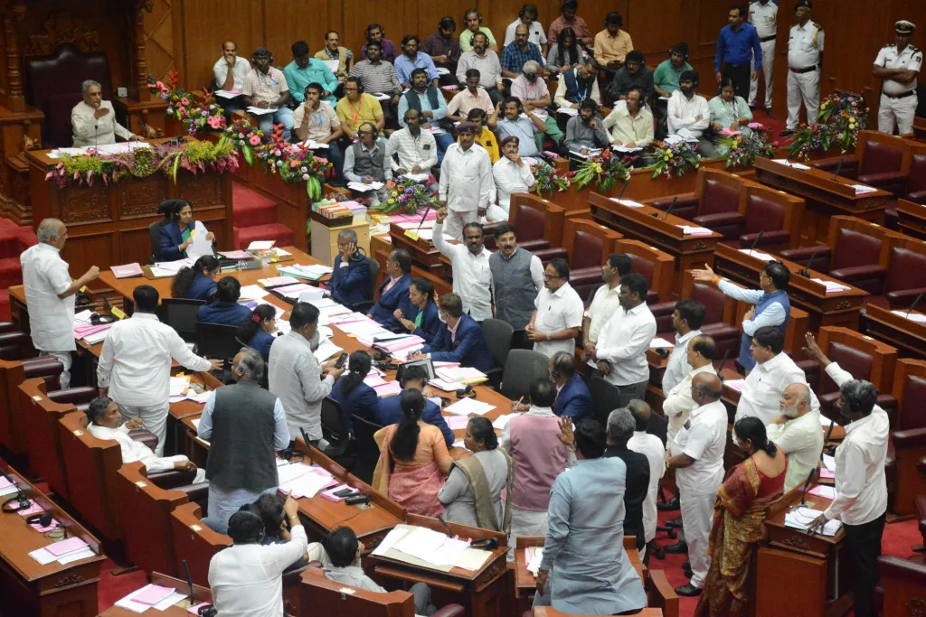 मागासवर्गीयांचा निधी वळविला गॅरंटी योजनांसाठी Funds of backward classes are diverted for guarantee schemes