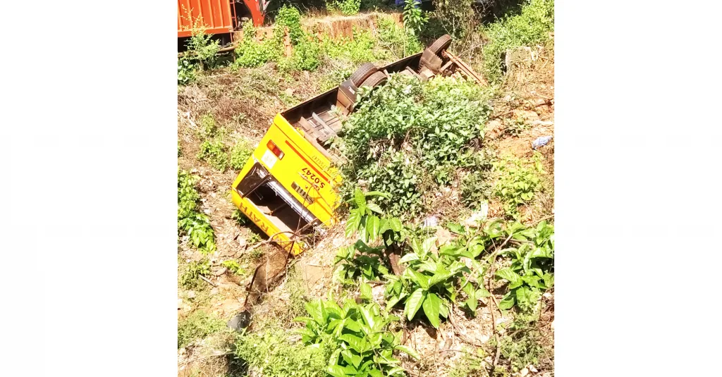 बालरथाला अपघात, अनर्थ टळला Balaratha accident, disaster averted