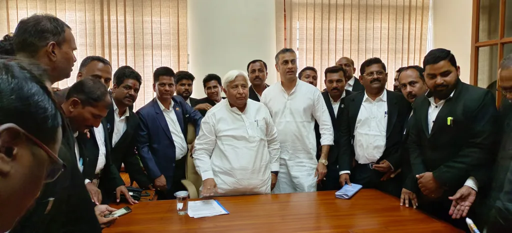 वकील संरक्षण कायदा तातडीने लागू करा Implement the Lawyers Protection Act immediately