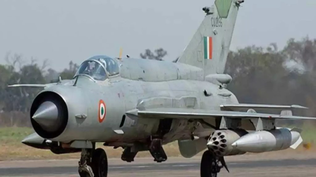 ‘मिग 29 के’चा टायर फुटल्याने दाबोळीतील हवाई सेवेत व्यत्यय MiG 29K tire burst disrupts air service in Daboli