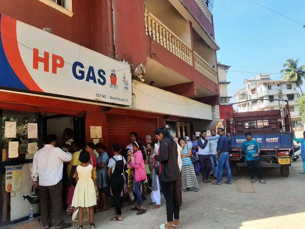 Aadhaar card link deadline for household gas in Fonda is becoming a headache