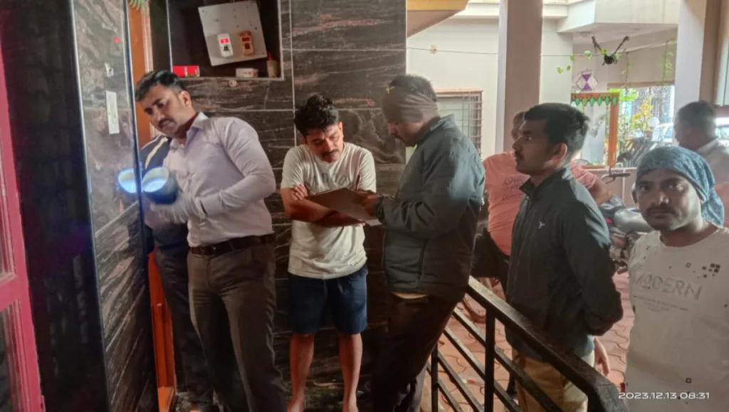 Thieves rampage in Anandnagar