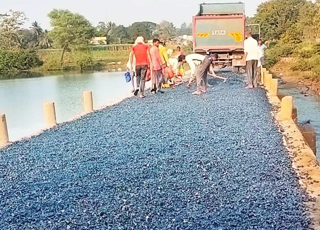 Asphalting of Daddi-Rajgoli bridge has started