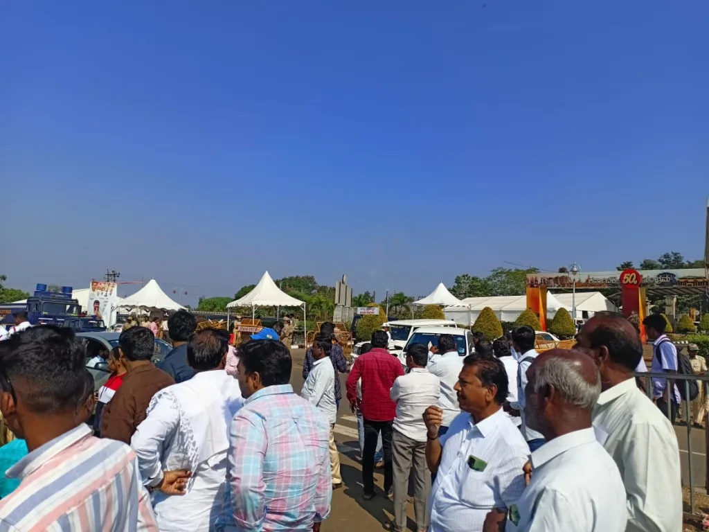 लोकसभेतील गोंधळामुळे अधिवेशनात खबरदारी Caution in session due to chaos in Lok Sabha