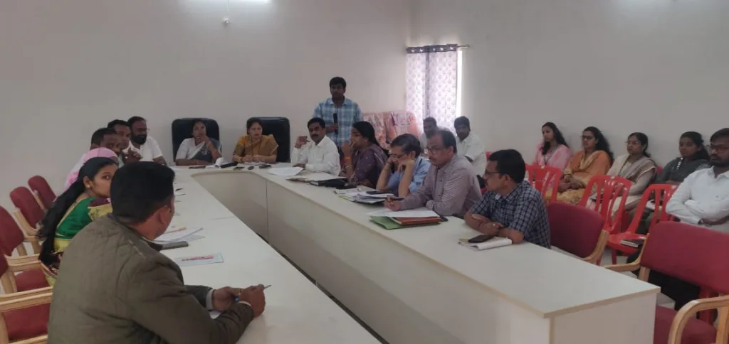 A plastic mixed asphalt road will be built in front of the municipality