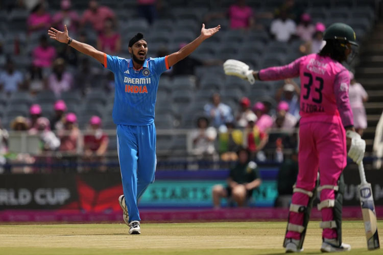 पहिल्या वनडेत भारताकडून द.आफ्रिकेचा धुव्वा India beat South Africa in the first ODI