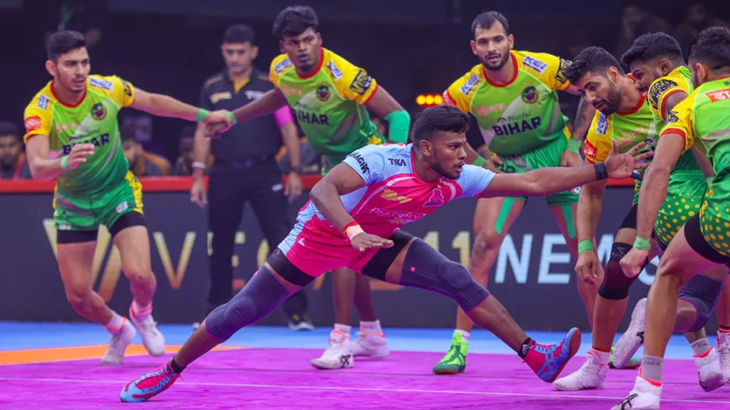 जयपूर पिंक पँथर्सचा थरारक विजय A thrilling win for Jaipur Pink Panthers