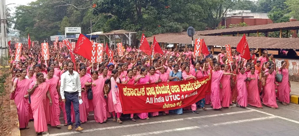 आशा कार्यकर्त्यांचा जिल्हा पंचायतवर मोर्चा March of Asha activists at Zilla Panchayat