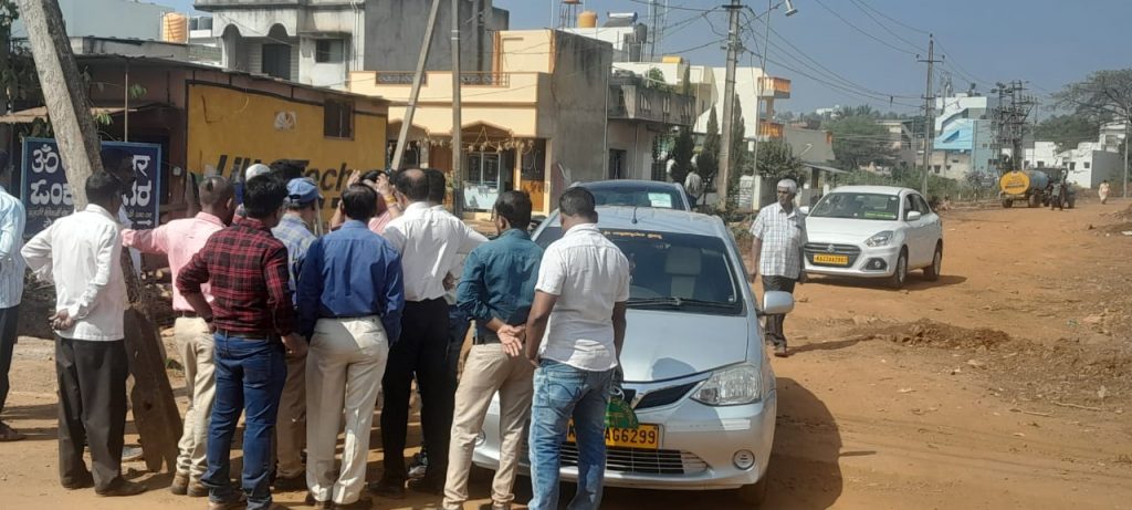 Survey of the road leading to the cemetery at Vadgaon