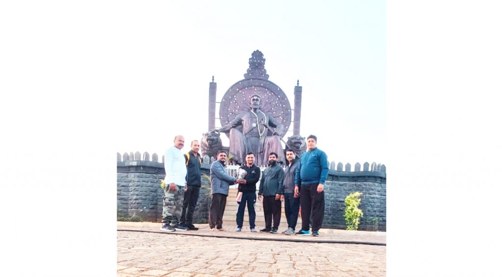 देसूरचा शिवभक्त करतोय रोज राजहंसगडाची सर… Sir of Rajhansgad doing Shiva bhakta of Desur everyday...