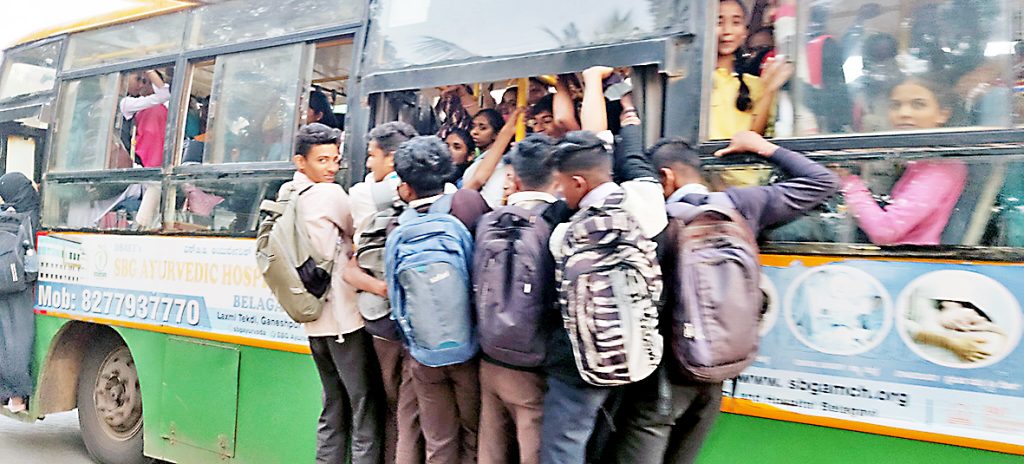 Due to inadequate bus service, the bus schedule in Sambar area collapsed