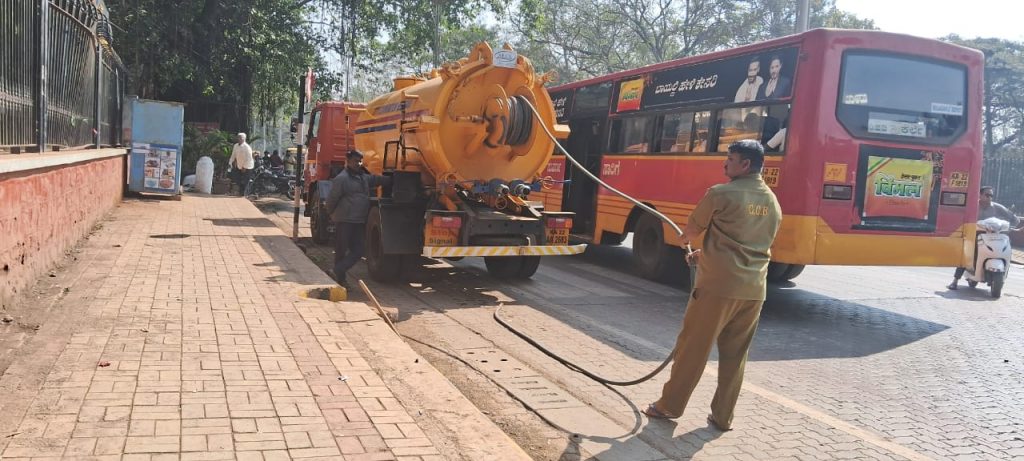न्यायालय आवारासमोरील चेंबर केला खुला The chamber in front of the court premises was opened