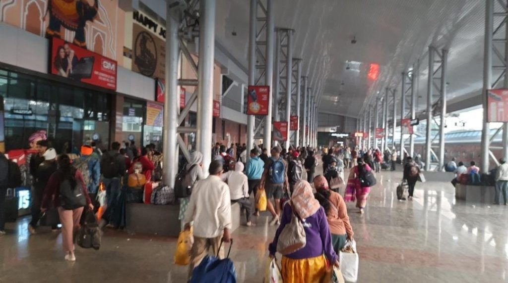 Tourism flourishes due to successive holidays