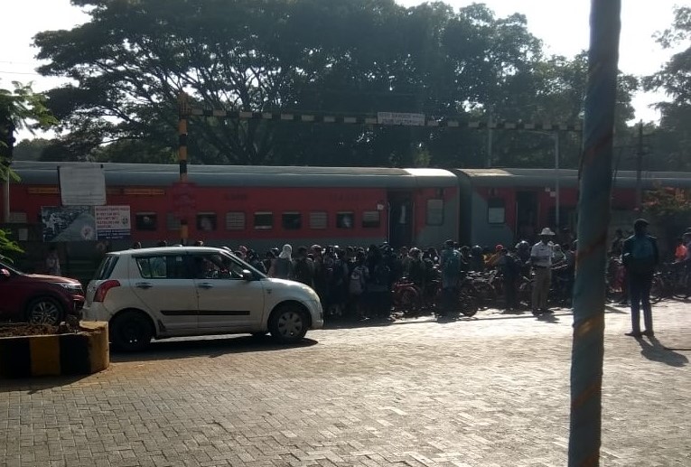 Traffic jam due to stoppage of express