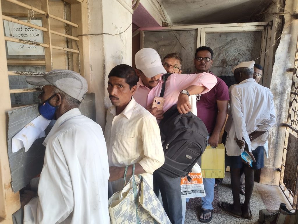 वयोवृद्ध, दिव्यांग लाभार्थ्यांची पेन्शनसाठी परवड Affordability of Pension to Aged, Disabled Beneficiaries