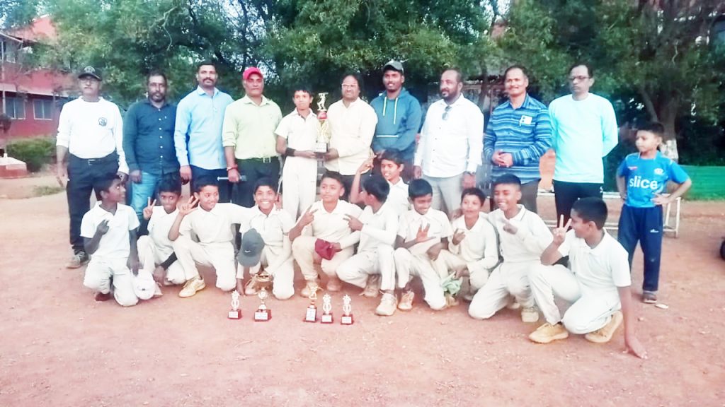 निनाकडे कल्याणी चषक, कृष्णा पाटील मालिकावीर, अम्मार पठाण सामनावीर Nina has Kalyani Cup, Krishna Patil Man of the Series, Ammar Pathan Man of the Match