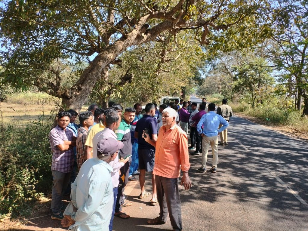 Officials who came to mark the ring road were beaten up