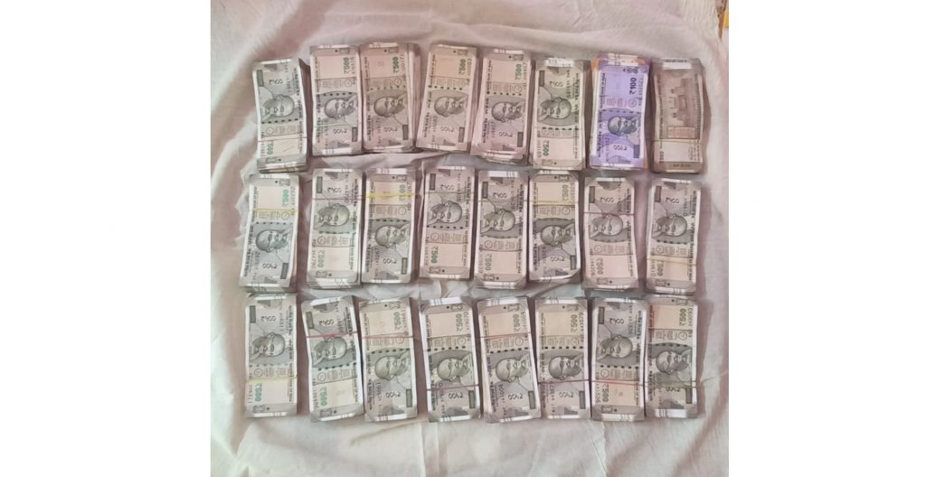 नोटा दामदुप्पट आमिषाने फसविणाऱ्या टोळीला अटक A gang that cheated with money double bait was arrested