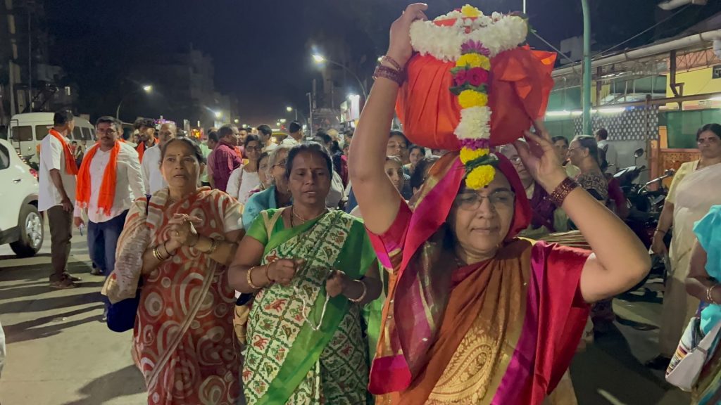 Unorganized procession of Akshata Kalash from Ayodhya