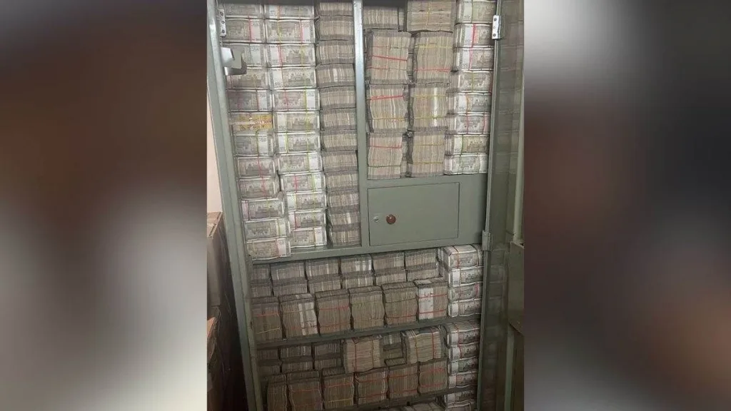 Crores worth of cash seized in Jharkhand-Odisha