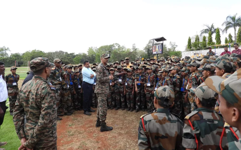 Students of Sindhudurg Sainik School visit Maratha Infantry