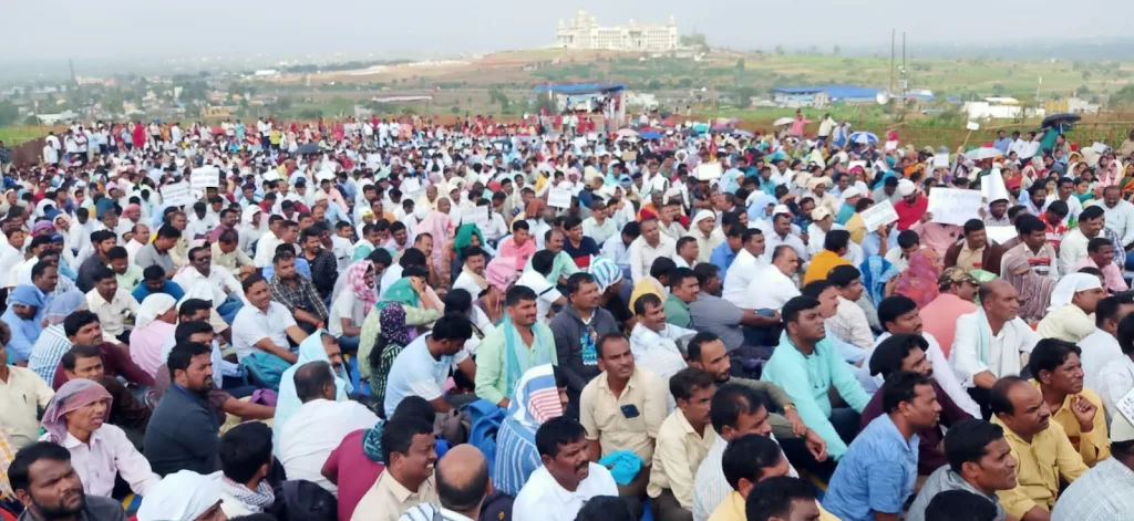 अतिथी प्राध्यापकांना सेवेत कायम करा Employ guest professors