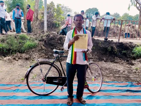 विजापूर जिल्ह्यातील सायकलस्वाराचा दोनशे कि.मी.चा प्रवास A journey of two hundred km by a cyclist from Bijapur district