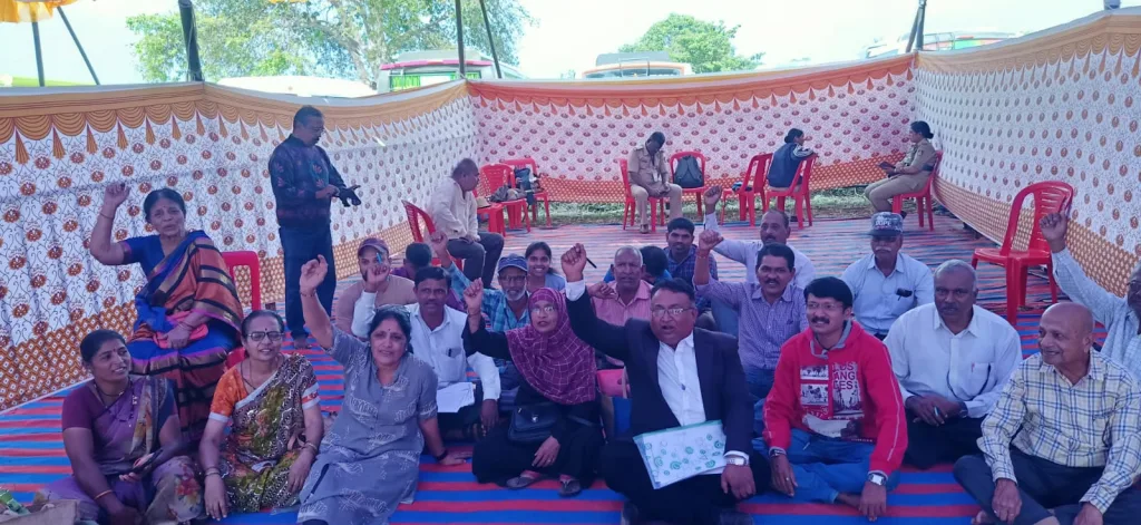 Protest by depositors of Sangolli Rayanna Urban Society