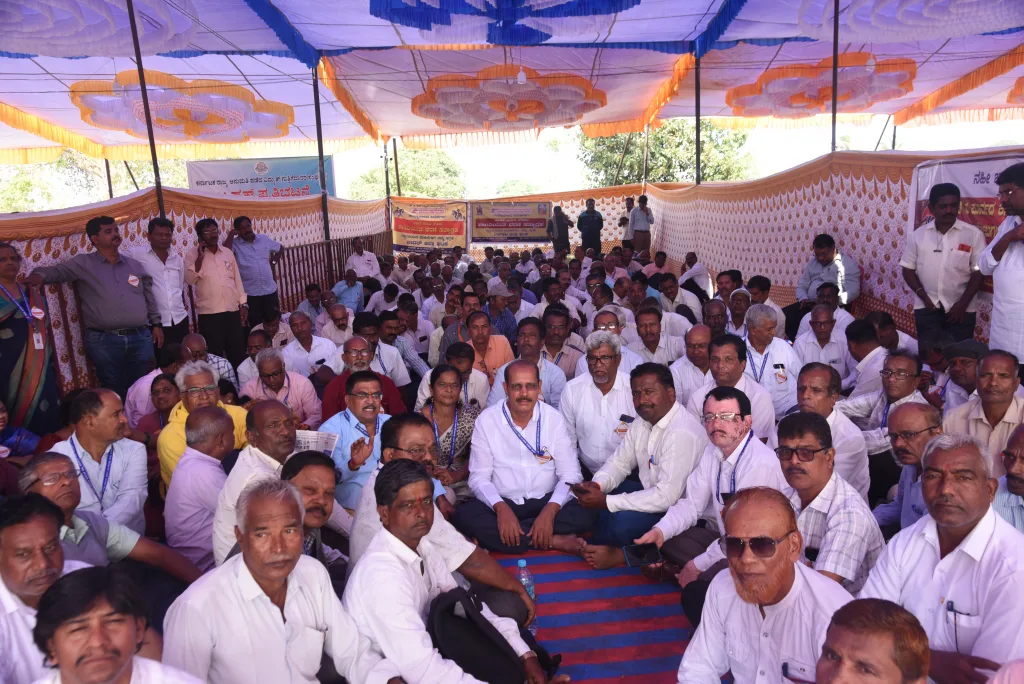 Connect teachers to the old pension scheme