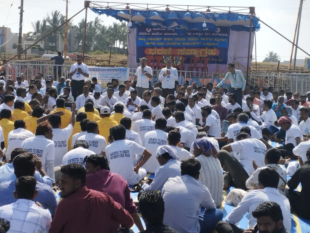 Issue driving license only after training from driving school