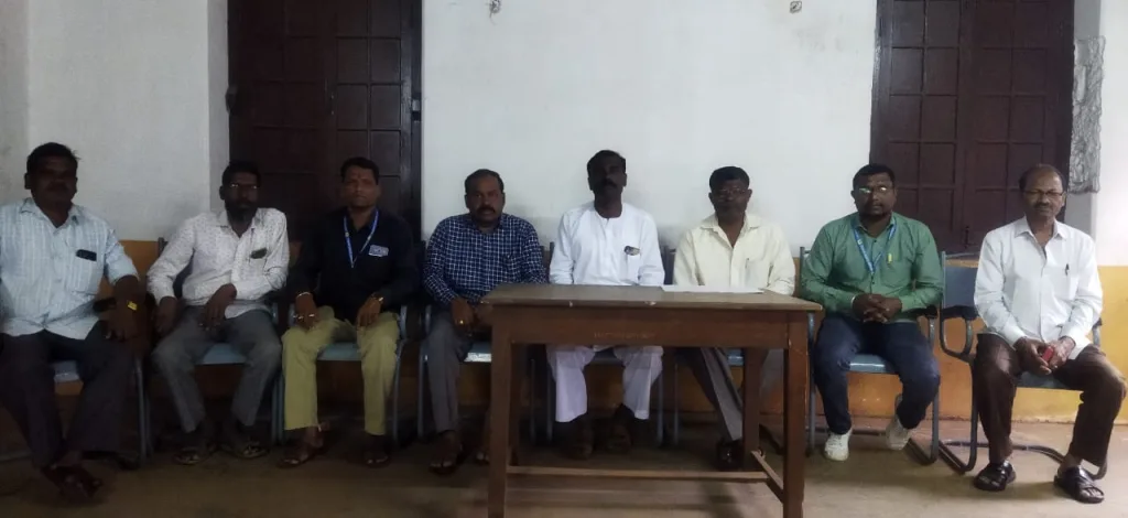 Village assistant D grade employees surrounded Suvarna Soudha on Tuesday