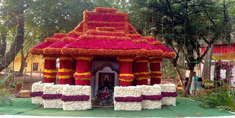 Fruit and flower display attracted attention