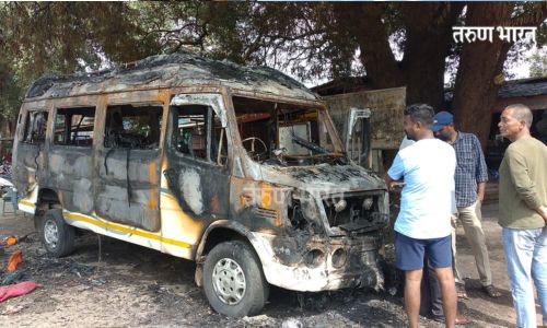 औदुंबर येथे मिनी ट्रॅव्हल्स जळून खाक! शॉर्टसर्किटमुळे आग लागली असल्याचा अंदाज