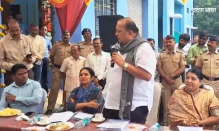 फंड मंजूर असताना कामे का रखडलीत ? पालकमंत्र्यांकडे लोक बोट दाखवतायत…पालकमंत्र्यांनी भर कार्यक्रमात अधिकाऱ्यांना झापलं! guardian minister Hasan Mushrif