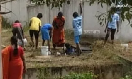 Karnataka : दलित विद्यार्थ्यांकडून केली सेप्टिक टाकी साफ ! व्हायरल व्हिडीओनंतर प्राचार्यासह कर्मचाऱ्यांना अटक Karnataka viral video Dalit students cleaned the septic tank